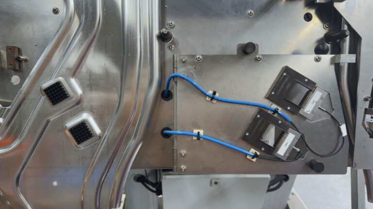 Konfektionionieren-(Klebepads-2)