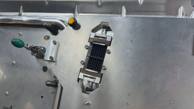 Konfektionionieren-(Klebepads)